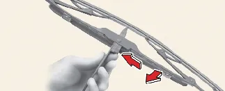 Compressing the locking clip on the Kia Carnival wiper blade