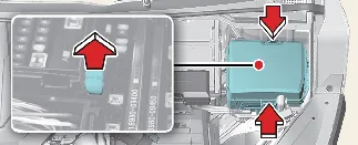 Using the Kia Carnival fuse extraction tool to remove a blown fuse